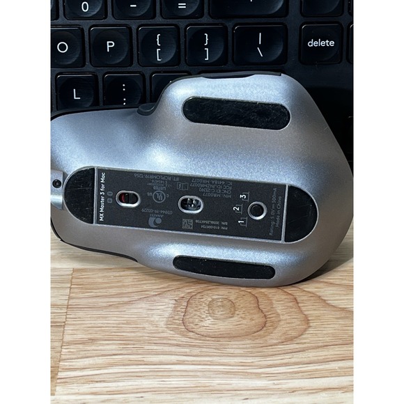 Logitech MX Keys Keyboard + MX Master 3 for Mac Mouse Combo – Unifying Receiver - Picture 7 of 13